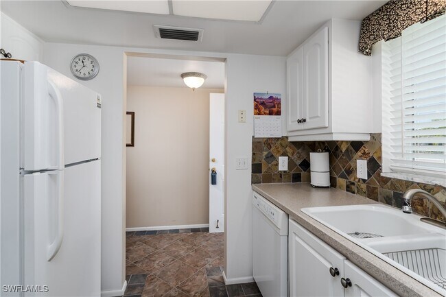 Building Photo - 4912 Tamiami Trl E