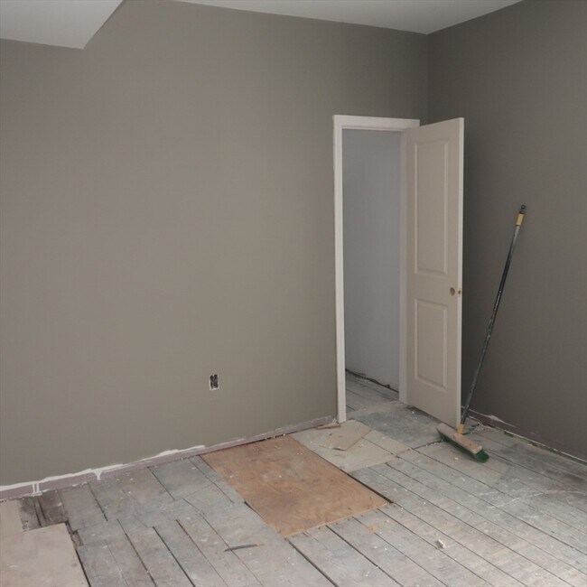 Building Photo - 32 Newhall St