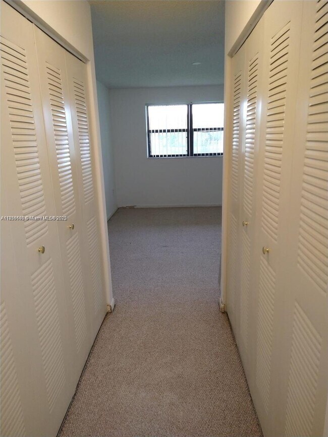 Building Photo - 9907 Nob Hill Ln