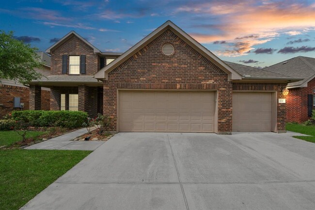 Primary Photo - 122 Persimmon Dr