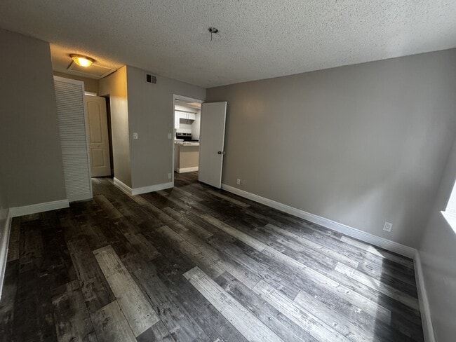 Building Photo - 5628 Rock Island Rd