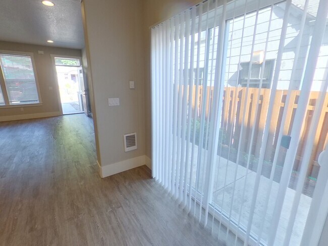 Building Photo - 325 NW 21st St