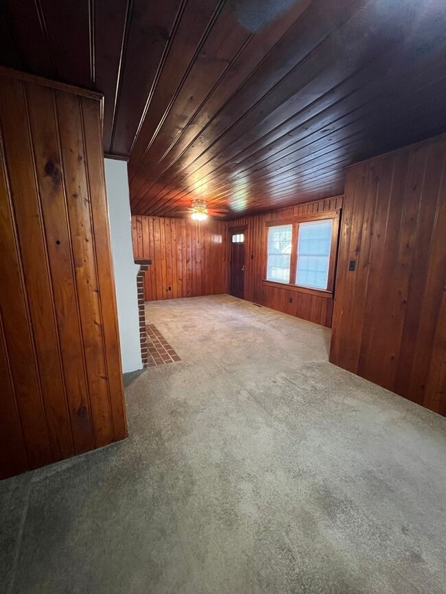 Building Photo - 1409 W Circle Dr