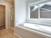 Building Photo - Beautiful 4 bedroom/2.5 bath Home in Newberg