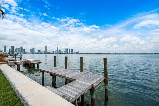 Building Photo - 1369 N Venetian Way