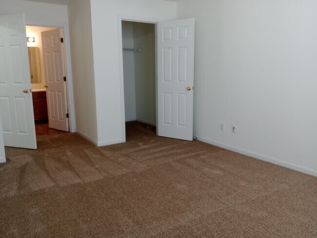 Building Photo - 3534-3536-3536 Prescott Dr