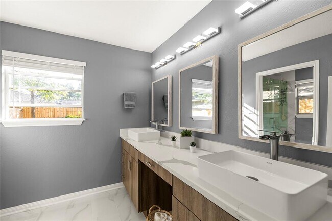 Building Photo - 12423 Honeywood Trail