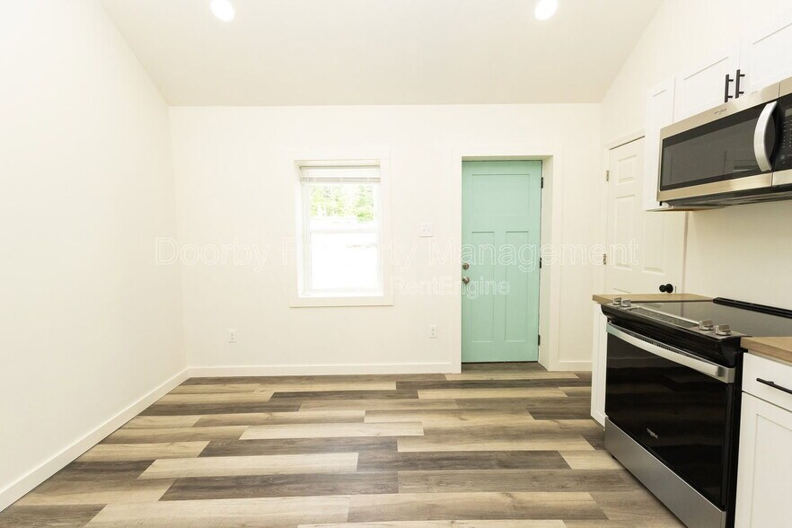 Building Photo - 5640 US-41