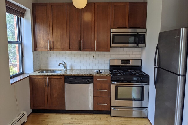 Building Photo - 34 Russell St