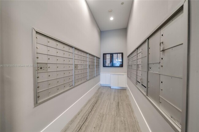 Building Photo - 140 S Dixie Hwy