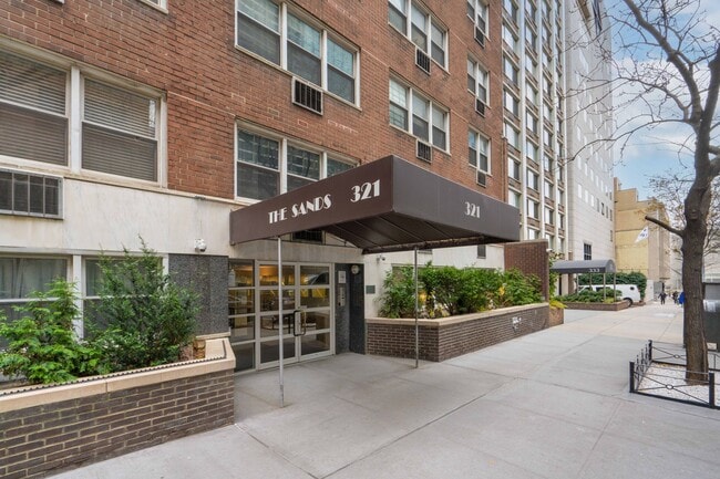 Building Photo - 321 E 45th St