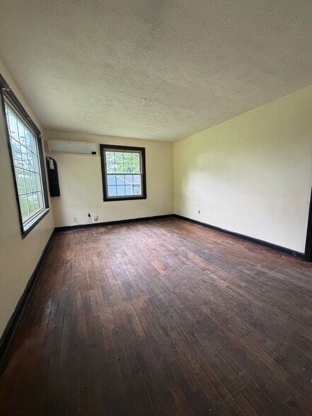 Building Photo - 1719 Luton St
