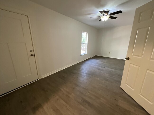 Building Photo - 2210 TX-31