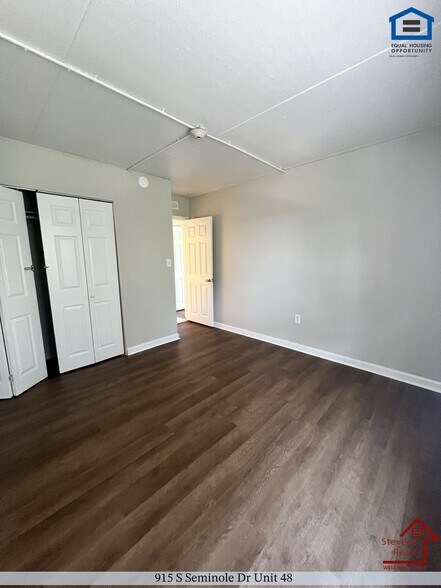Building Photo - 915 S Seminole Dr