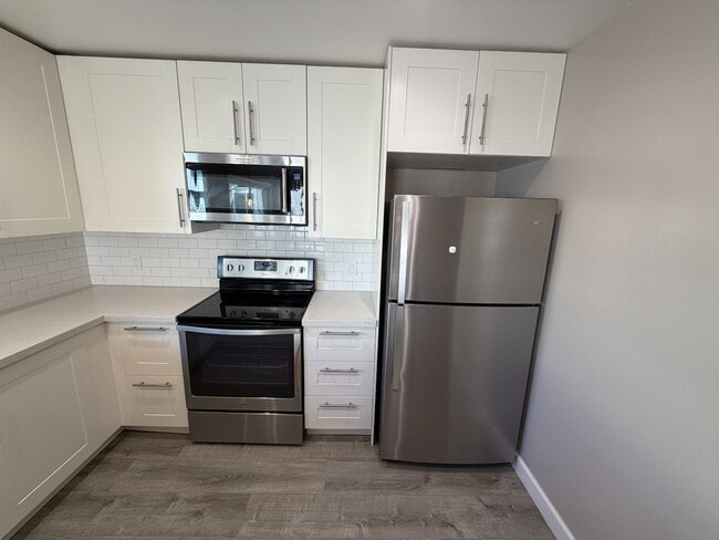 Building Photo - Spacious 2-Bedroom Townhouse with Private Patio