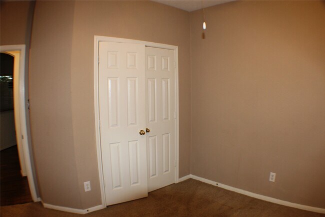Building Photo - 642 Avery Dr