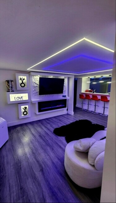 Building Photo - 107 Summer St