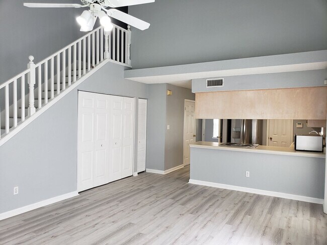 Building Photo - 3 bedroom townhome for rent in NE Tallahassee, wood floors, fenced yard available for a move in r...