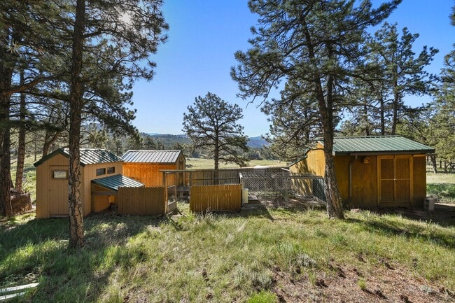 Building Photo - 3 bed 2 Bath Log Home on 2 Acres in Florissant