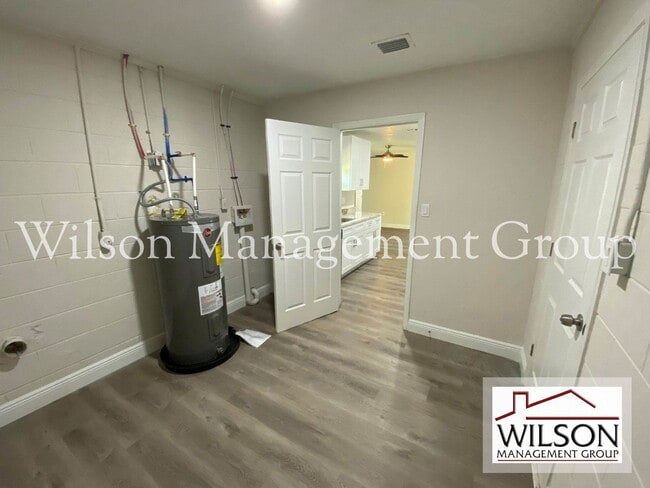 Building Photo - 1904 SW Rd