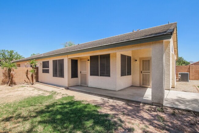 Building Photo - 8026 S 48th Dr
