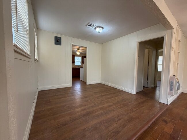 Building Photo - 900 S Mill St