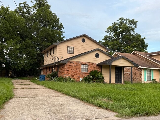 Building Photo - 914 Johnson St