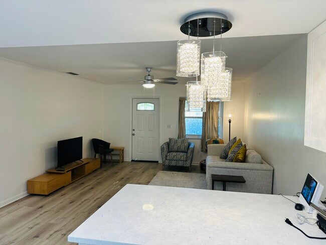 Building Photo - 1659 Magnolia Ln