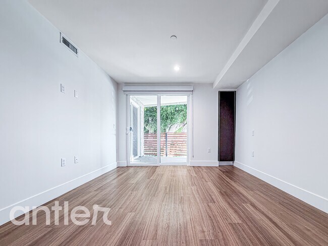 Building Photo - 1538 Purdue Ave