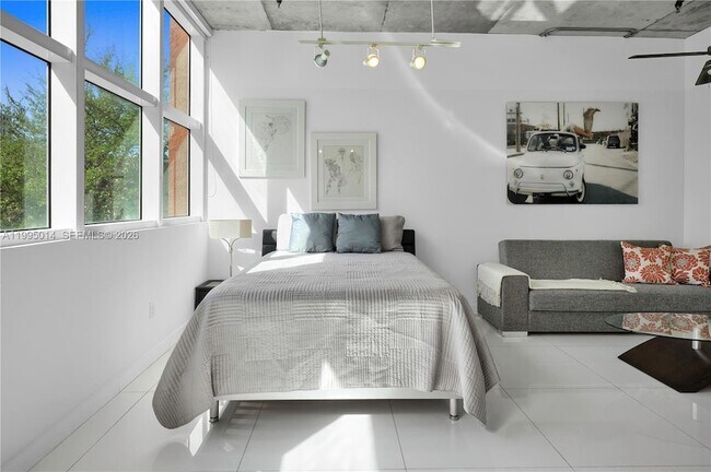 Building Photo - 2001 Biscayne Blvd