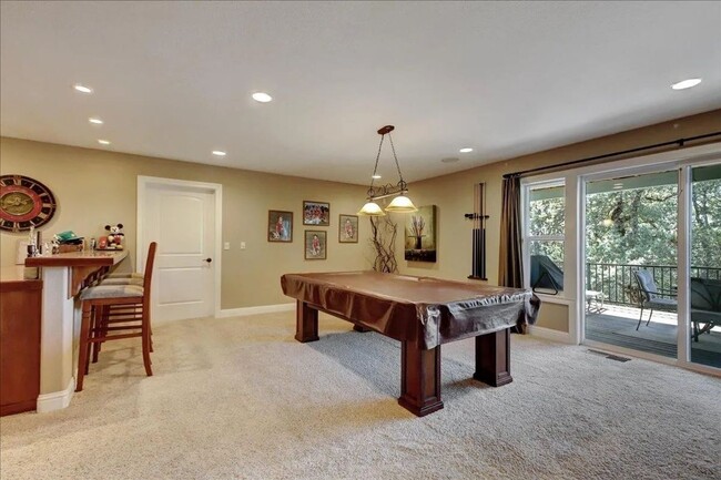 Building Photo - Lake View, 5 bedroom, 3 bath home in gated...