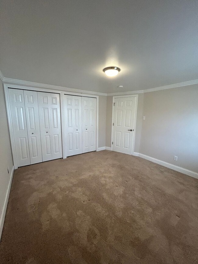 Building Photo - Modern Charm: 2 BR Home with Finished Basement, Pet Friendly, Assigned Parking, and Prime Location!