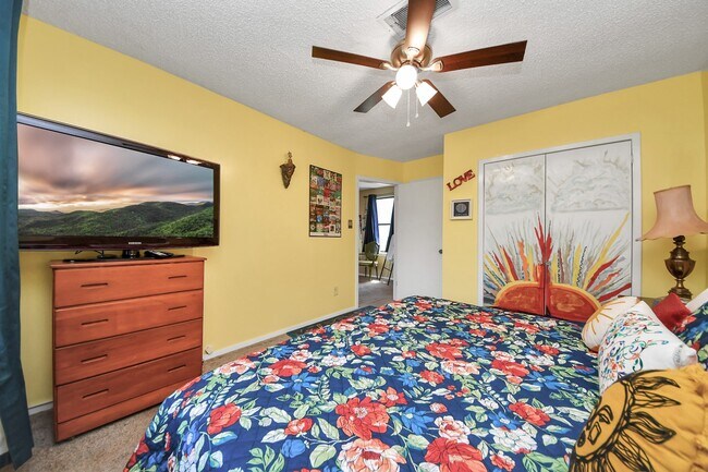 Building Photo - 17018 Water Oak Dr