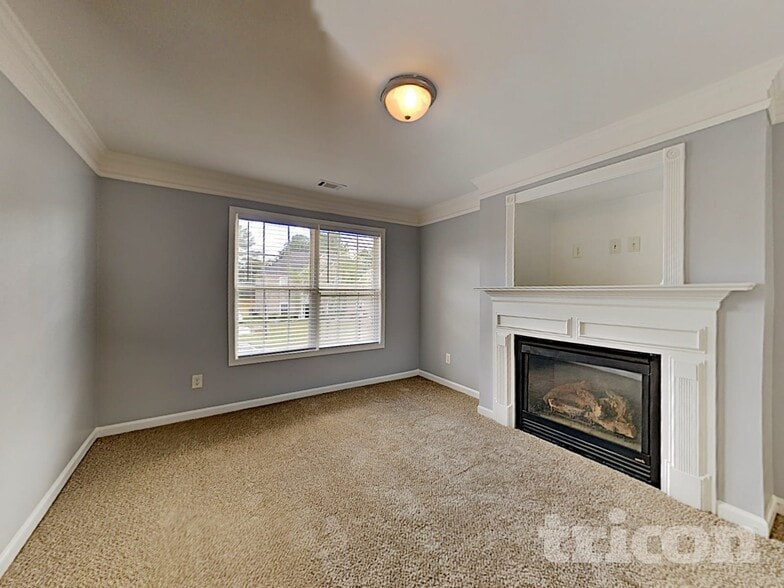 Building Photo - 1228 Saxony Dr SE