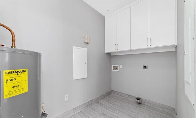 Building Photo - 3333 Allen Pkwy