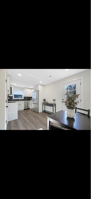 Building Photo - 209 Anna St