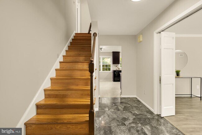 Building Photo - 11000 Rosemont Dr
