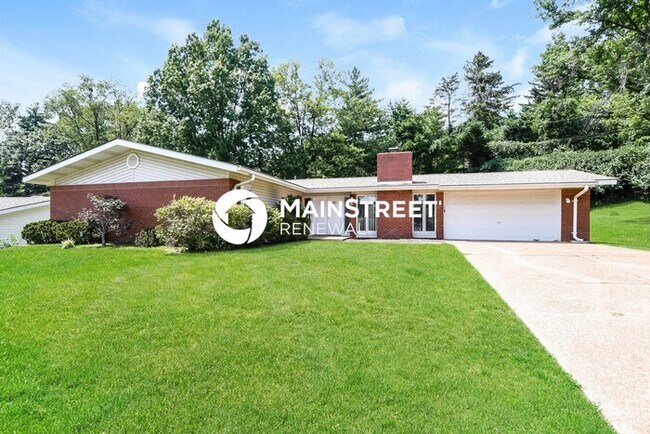 Building Photo - 4 Bedroom Pet-Friendly Home in St. Louis, MO with Main Street Renewal