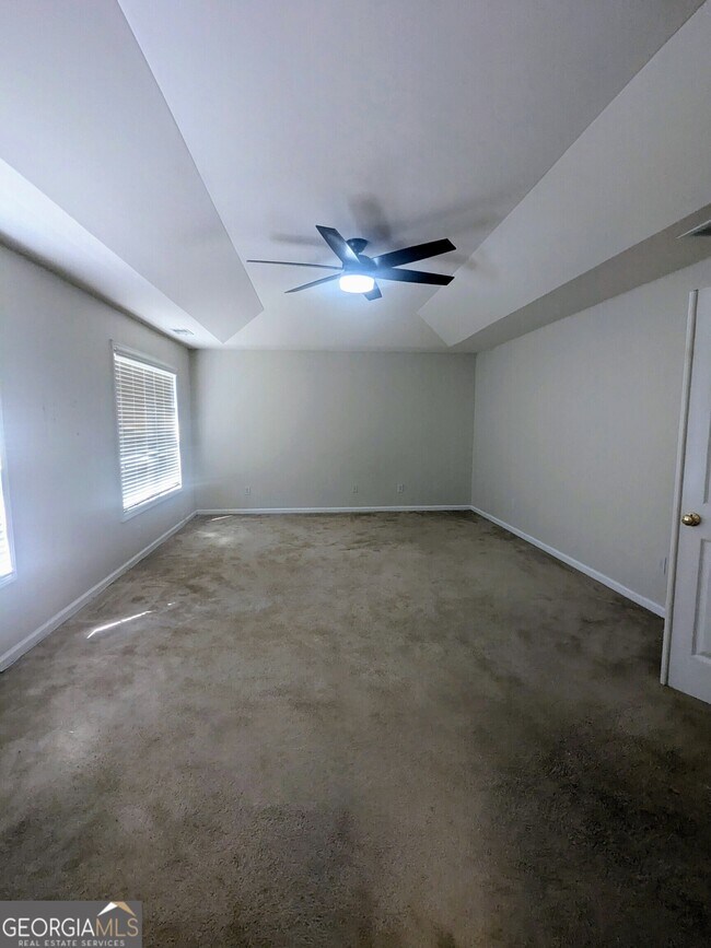 Building Photo - 137 Village Green Cir