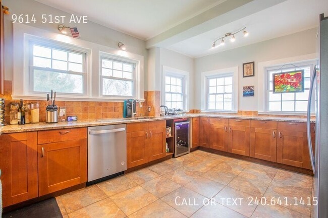 Building Photo - 9614 51st Ave