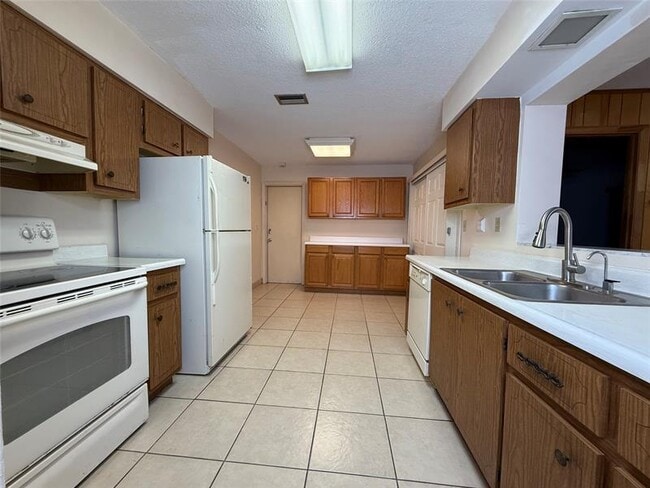 Building Photo - 7508 NW 67th Ave