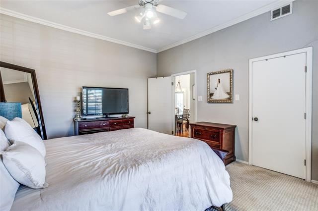 Building Photo - 10421 High Hollows Dr