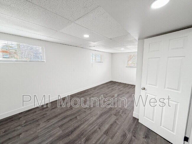 Building Photo - 1011 Claremont Dr