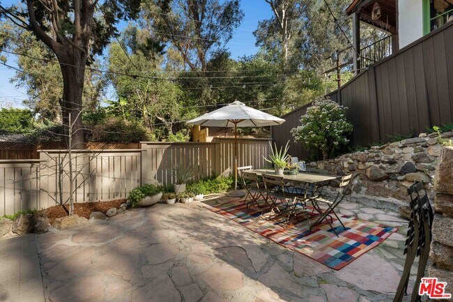 Building Photo - 8050 Jovenita Canyon Dr