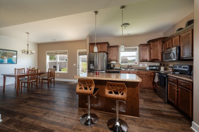 Building Photo - **WELL MAINTAINED, 2016-BUILT HOME IN DESI...