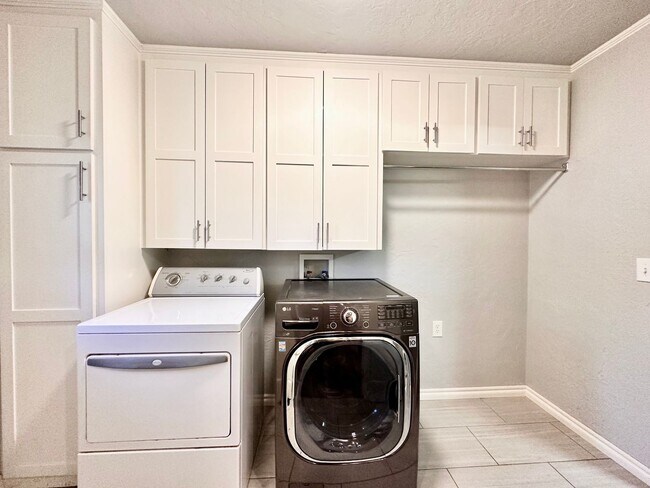 Building Photo - 3 Bed Home OKC - Move in Deposit-Free! (If Qualified)