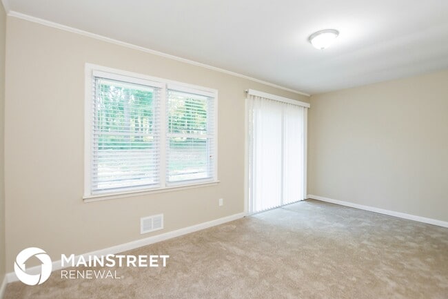 Building Photo - 418 Smyrna Powder Springs Rd SW