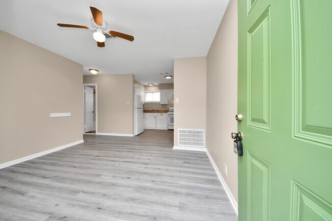 Building Photo - 17111 River Rd