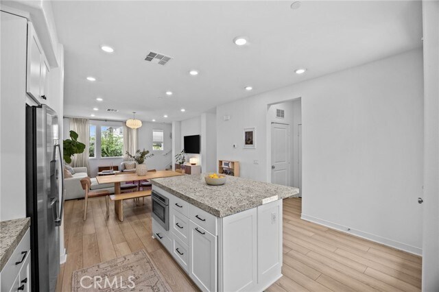 Building Photo - 323 Adela
