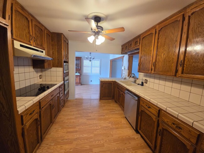 Building Photo - Well Maintained - 2 bedroom home in great area.